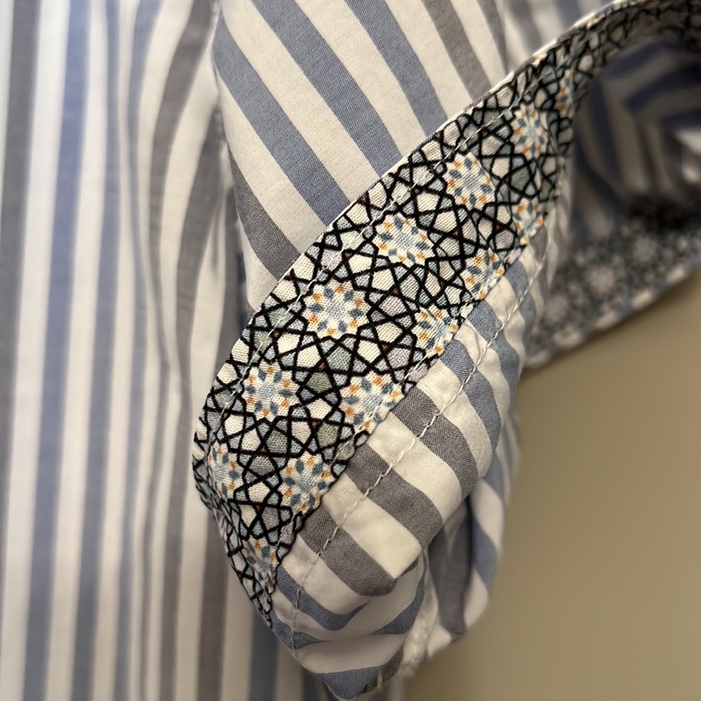 Robert Graham Light Blue and White Striped Short Sleeve Shirt - Picture 4 of 4
